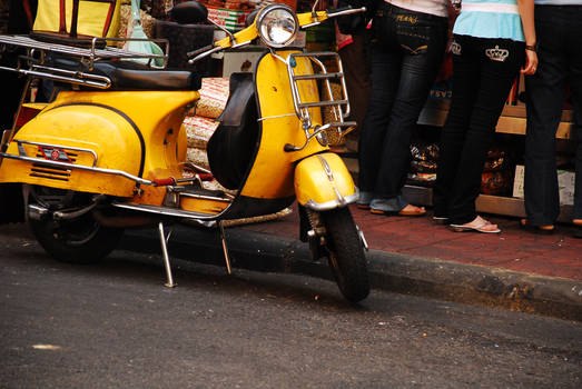 Vespa yellow