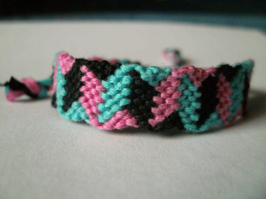 Black-Pink-Blue 3D Effect Bracelet