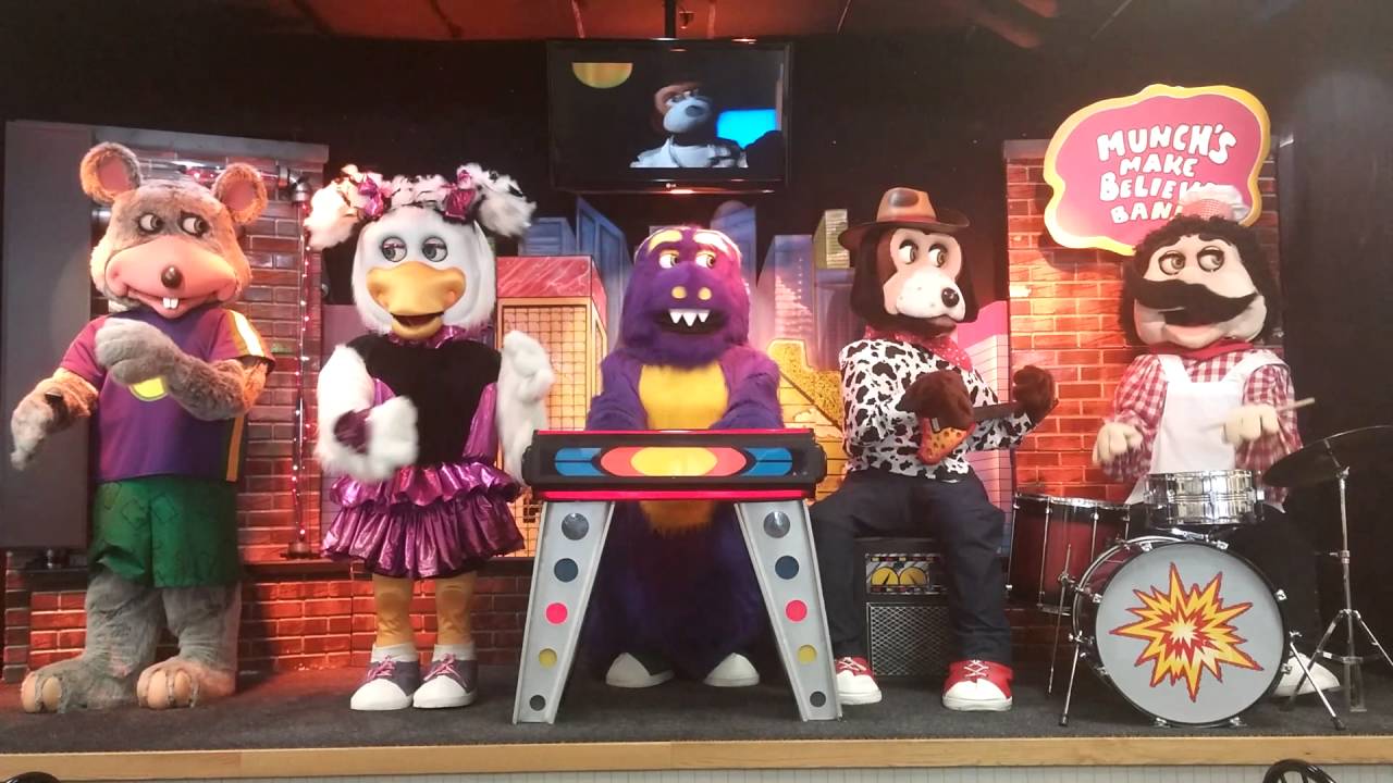 Animatrônicos de Five Nights At Freddy's terão atores em seu interior - SBT