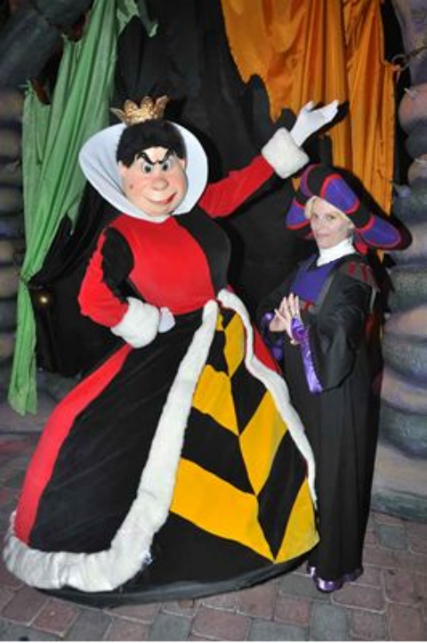 The Queen of Hearts and Frollo