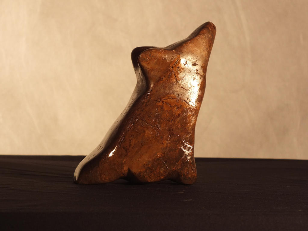 Sandstone Howling Wolf