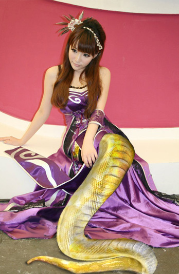 A golden naga in purple