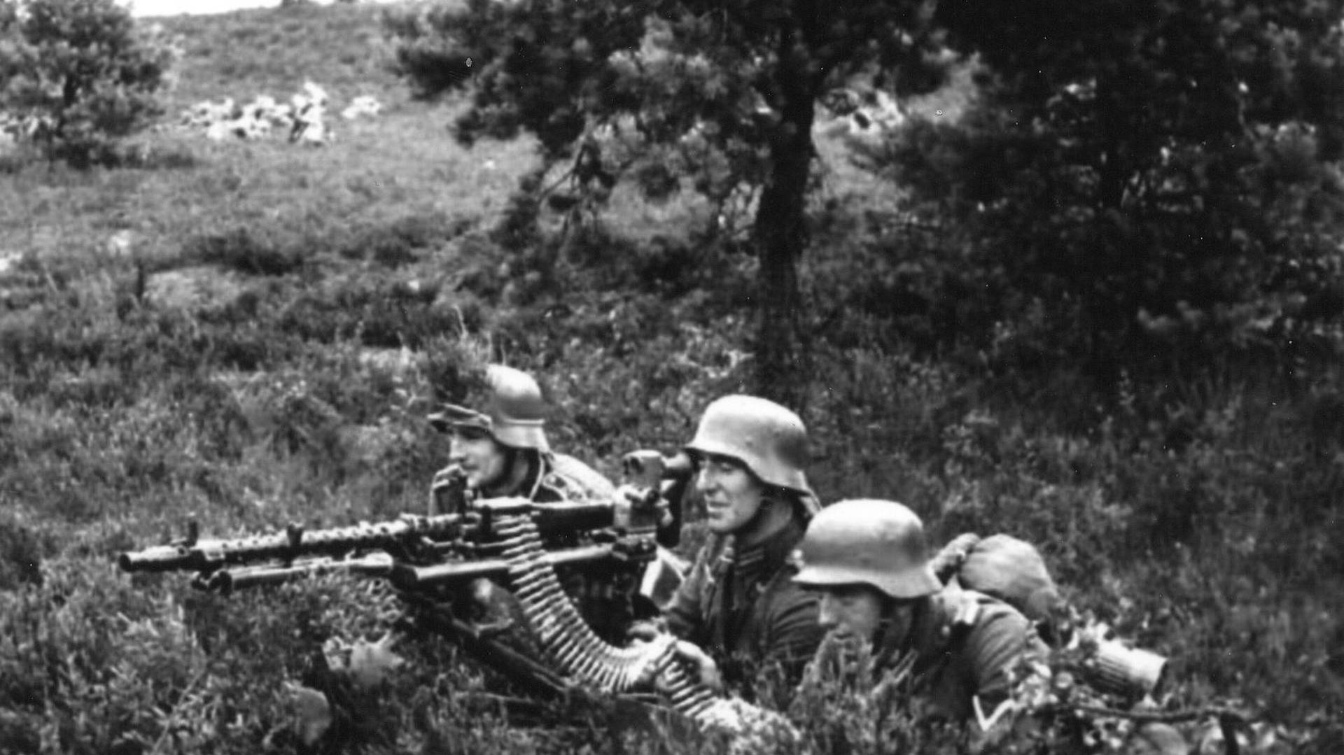 3rd Reich TROOPS MG-34 CREW WAIT