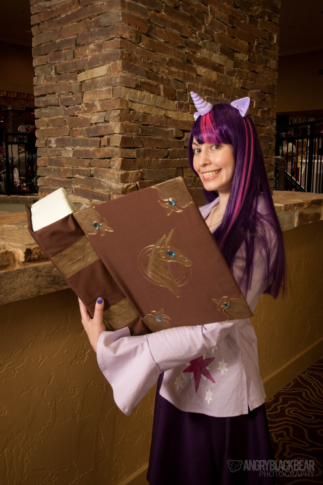 MLP: Twilight Sparkle loves books