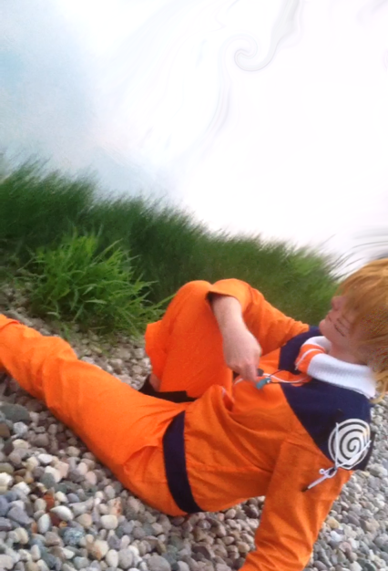 Naruto tossing pebbles