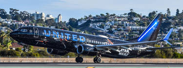 Boeing 737-800 United Airlines N36272