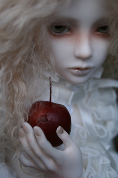 Snow, Glass, Apples .:. Six by Jubriel