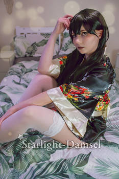 Kimono Cosplay Girl: dark haired cosplayer