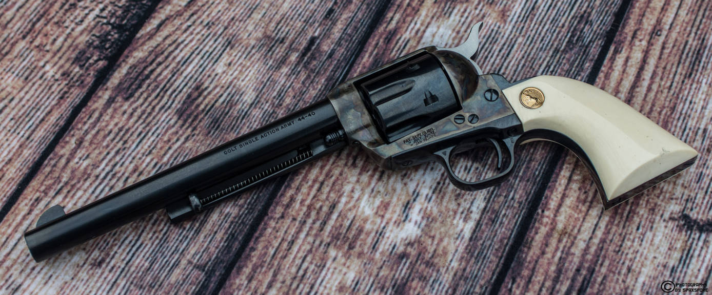 Colt 1873 Single Action Army с гравировкой