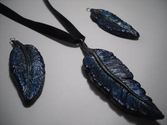 Blue raven feather jewellery set