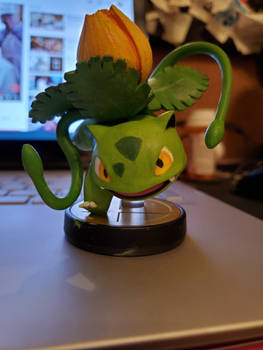 Shiny Ivysaur- Custom Amiibo