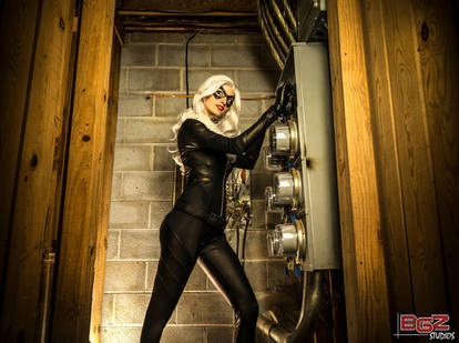 Black Cat Cosplay - breaking in..