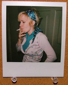 polaroid, Julia smokes5