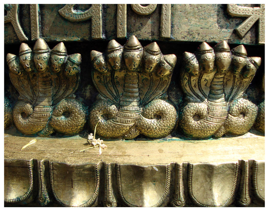 Змеи в храме Змеи в храме