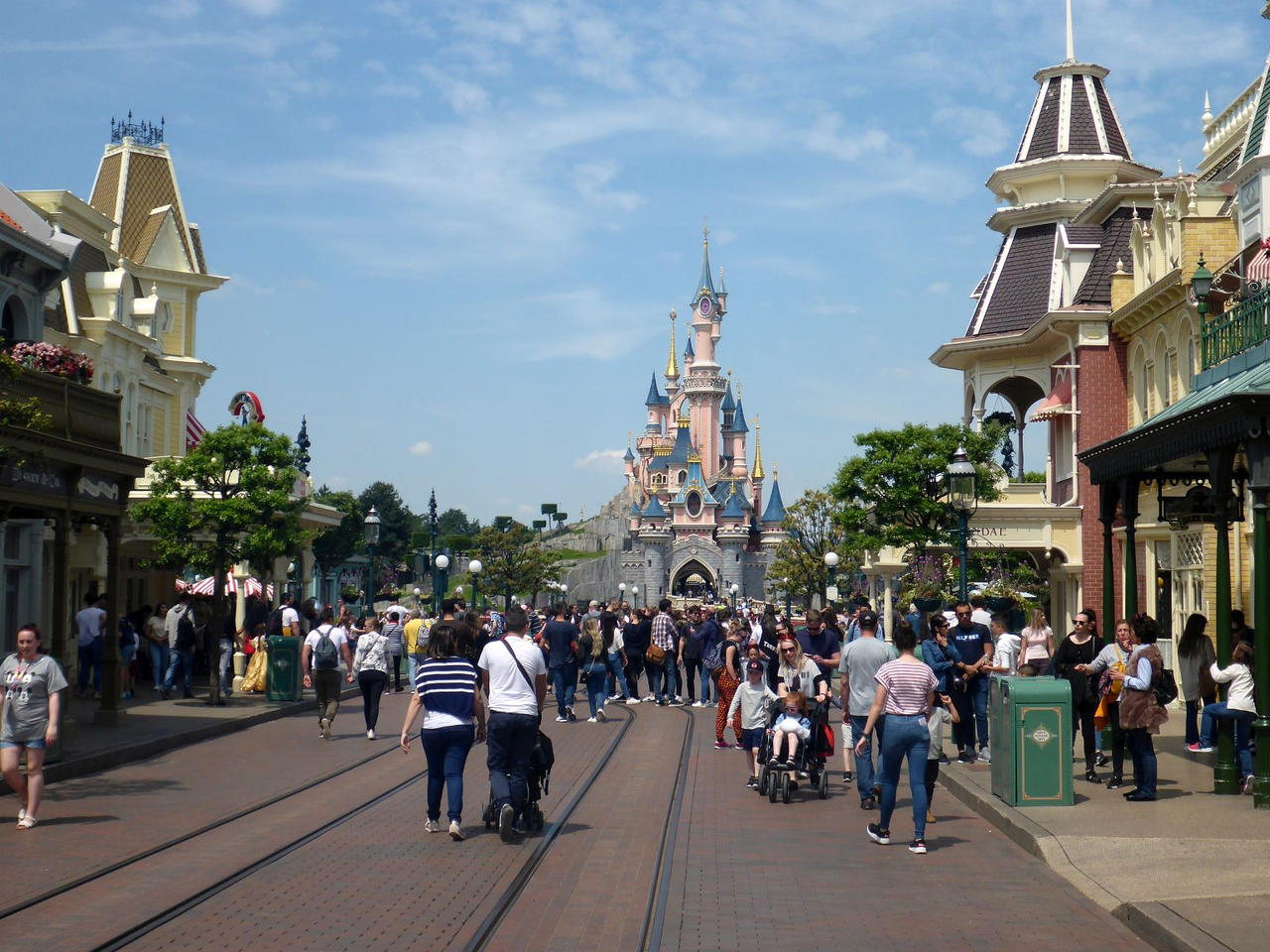 Disneyland Paris Main Street By Austria Man On DeviantArt disneyland-paris-main-street-by-austria-man-on-deviantart
