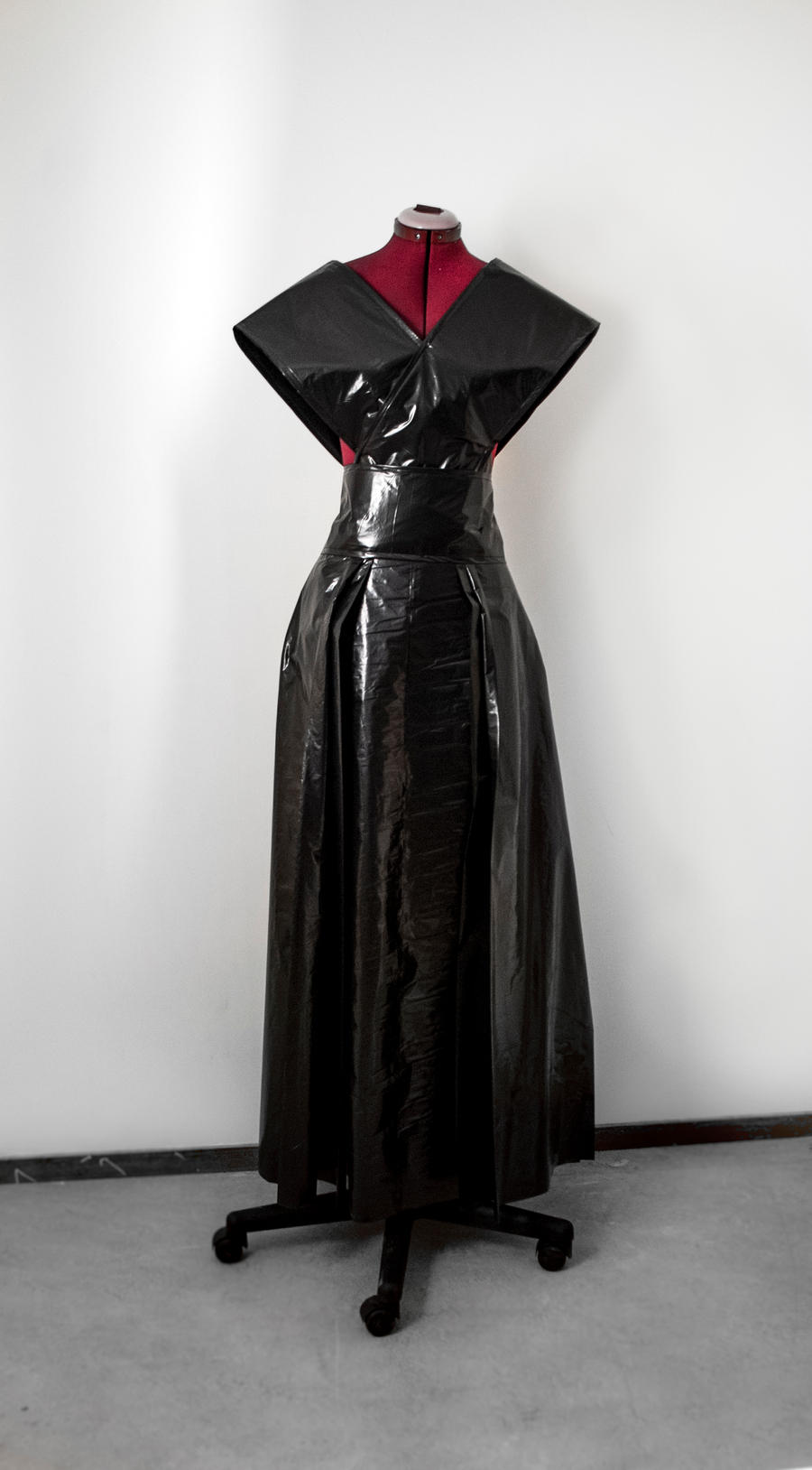 Trash bag dress by Ruwie on DeviantArt Trash bag dress by Ruwie on DeviantArt