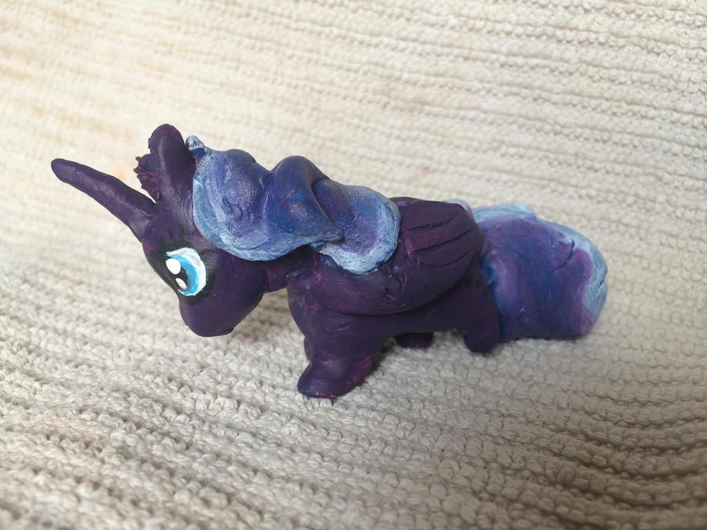 Lil Luna Sculpture