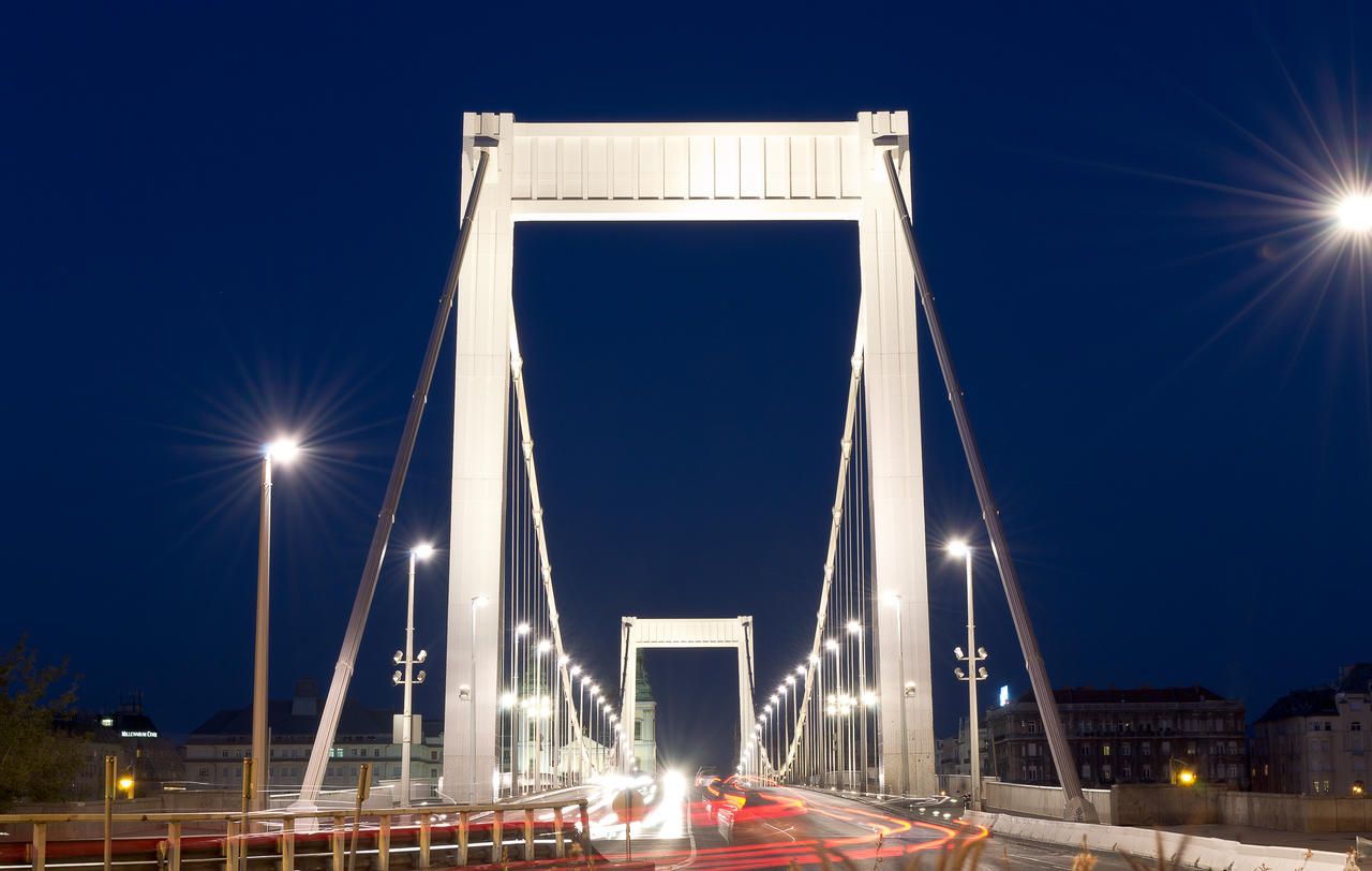 Erzsebet Bridge