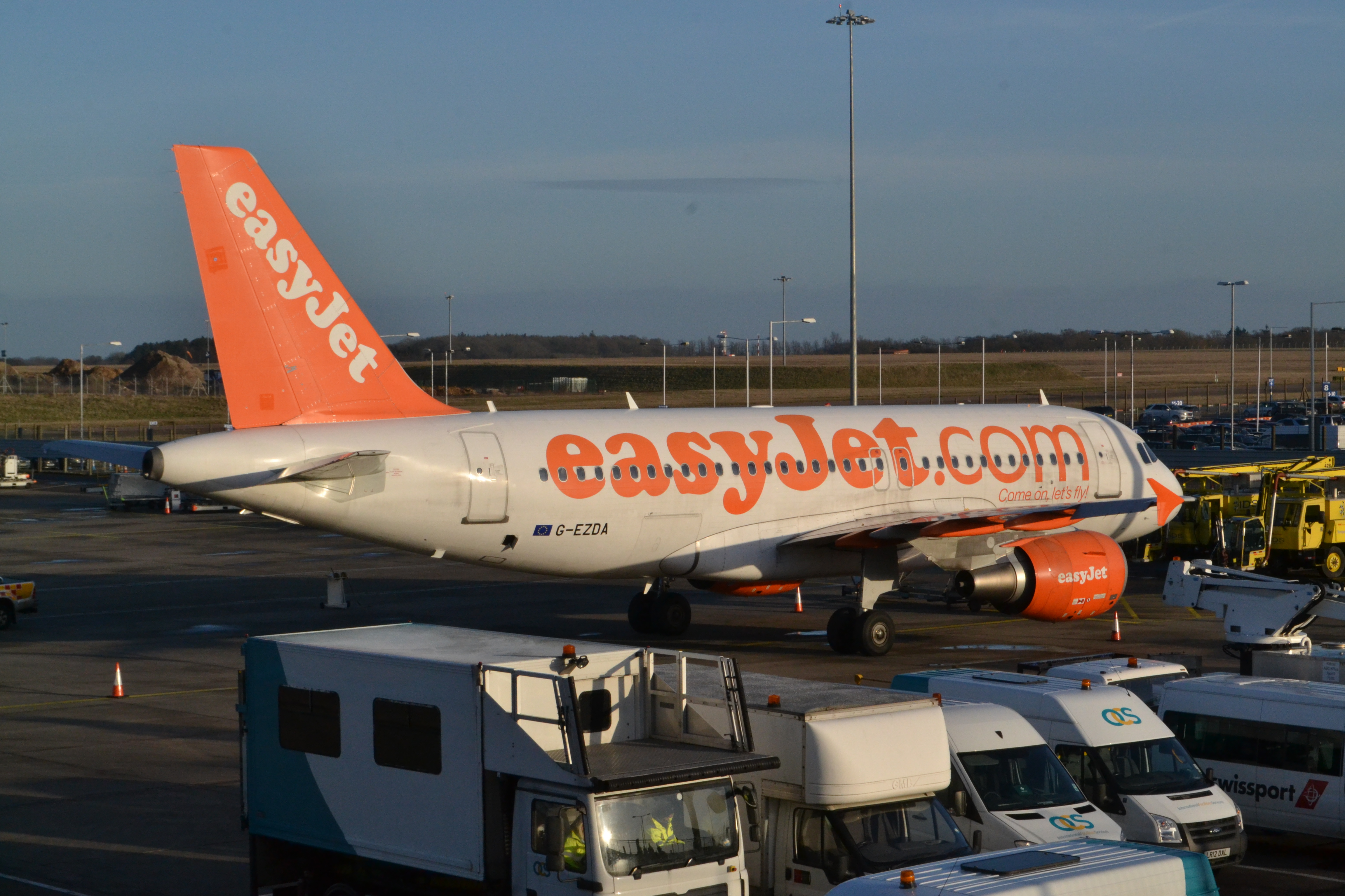 Airbus A319-111 G-EZDA