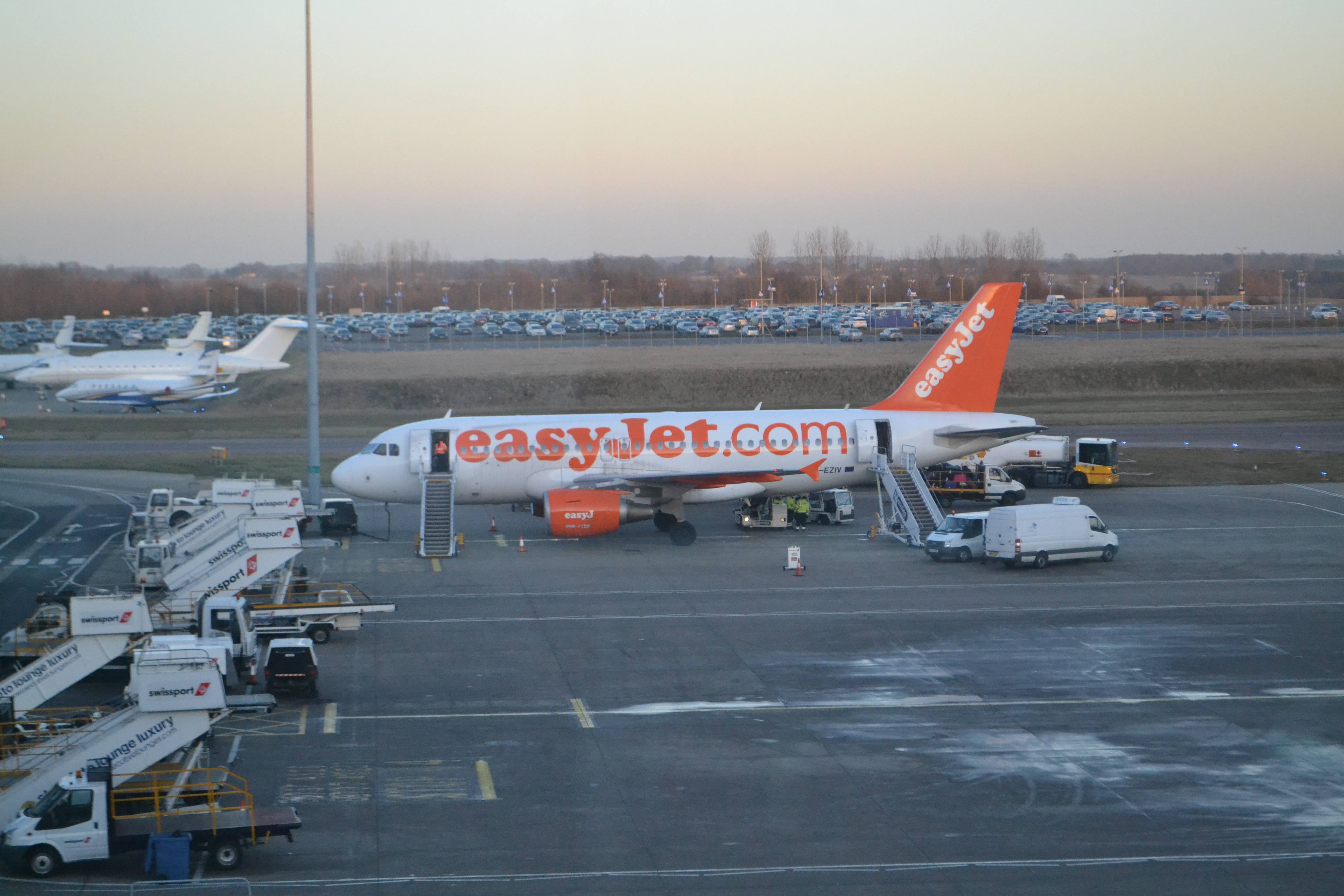 Airbus A319-111 G-EZIV