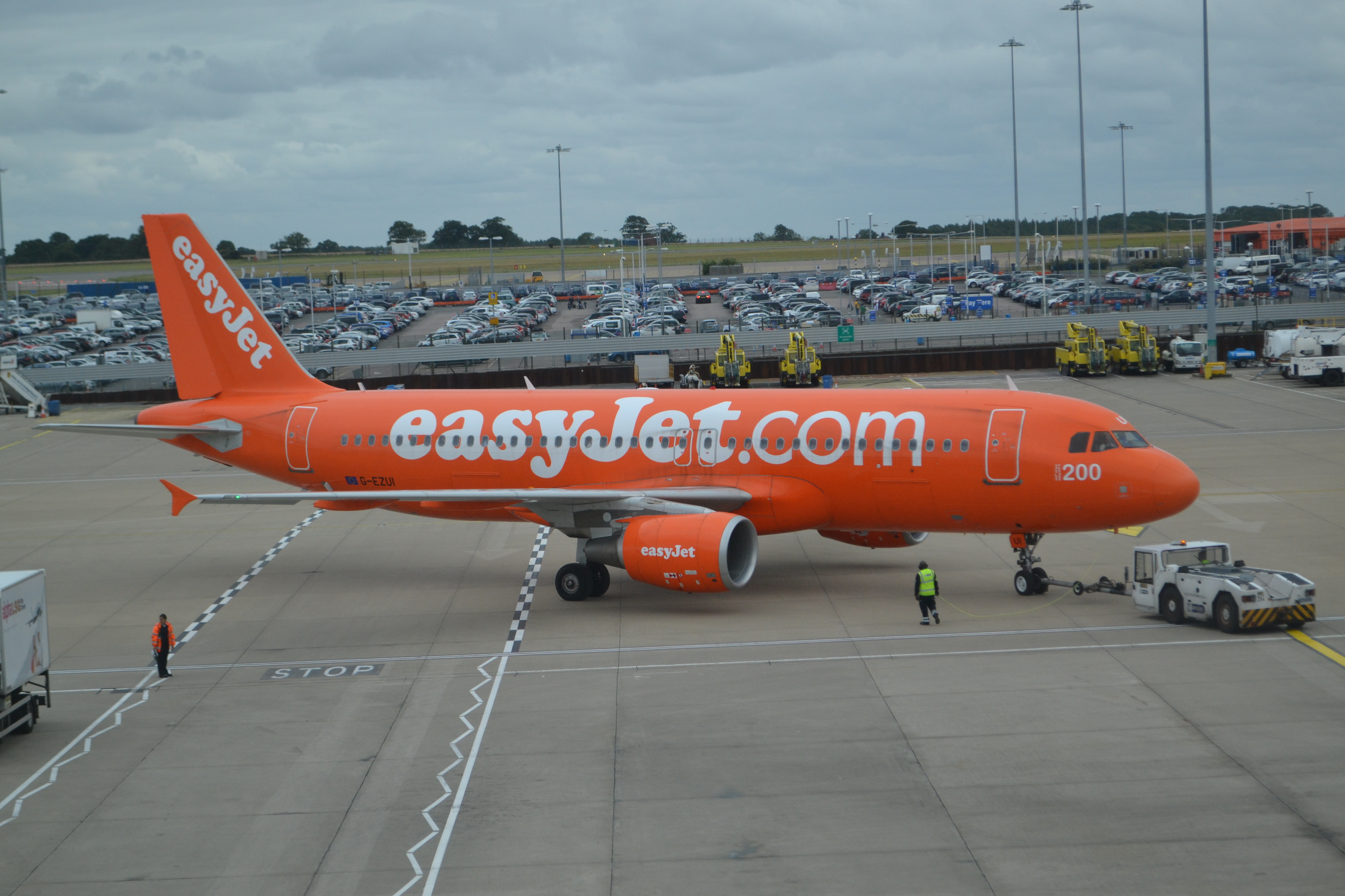 Airbus A320-214 G-EZUI