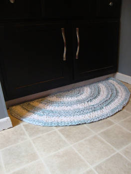 Crocheting a Half Circle Rag Rug Tutorial