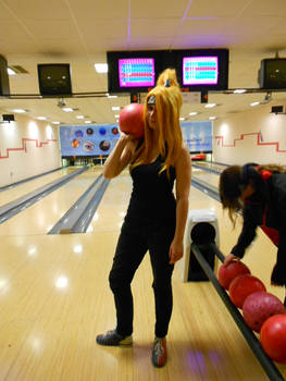 Deidara Goes Bowling XDDD