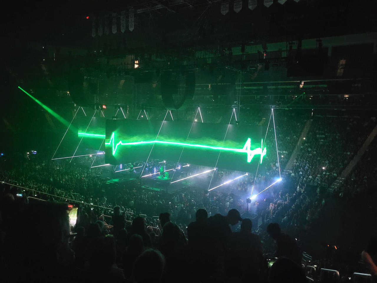 Rogers Waters' show at Videotron Center