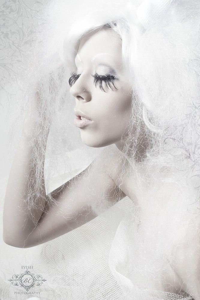 Mottenlicht by Ophelia-Overdose