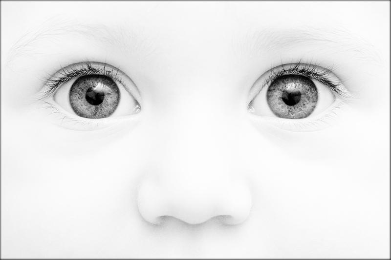 Глазки читать. Глаза ребенка. Детские глаза карандашом. Глаза мальчика. Нарисованные детские глаза.