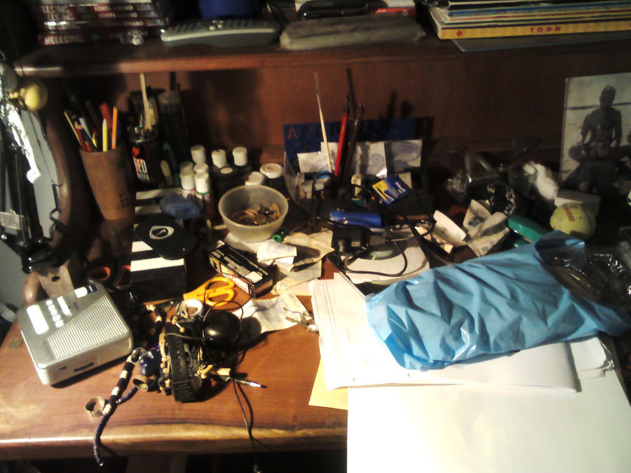 Messy Desk Radiator My messy desk? by HeLLsiNgInKPhoeniX on DeviantArt