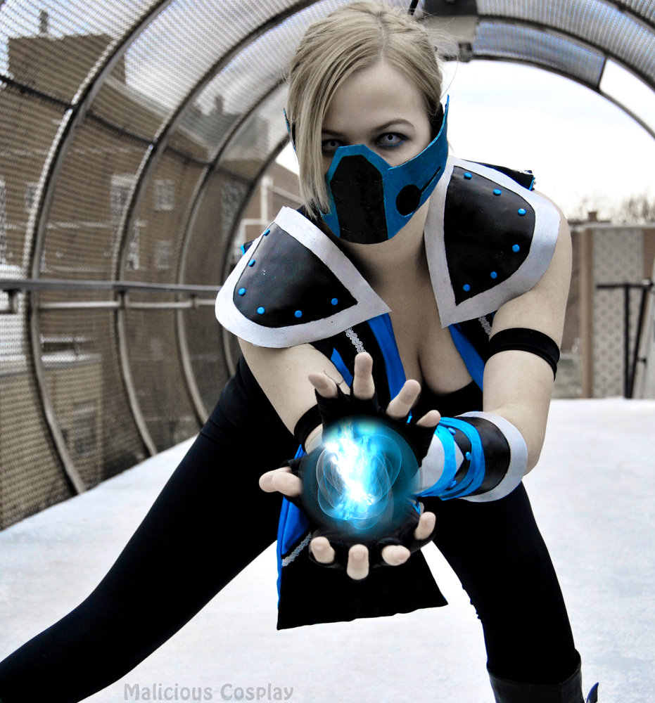 Female Sub Zero Cosplay - Mortal Kombat