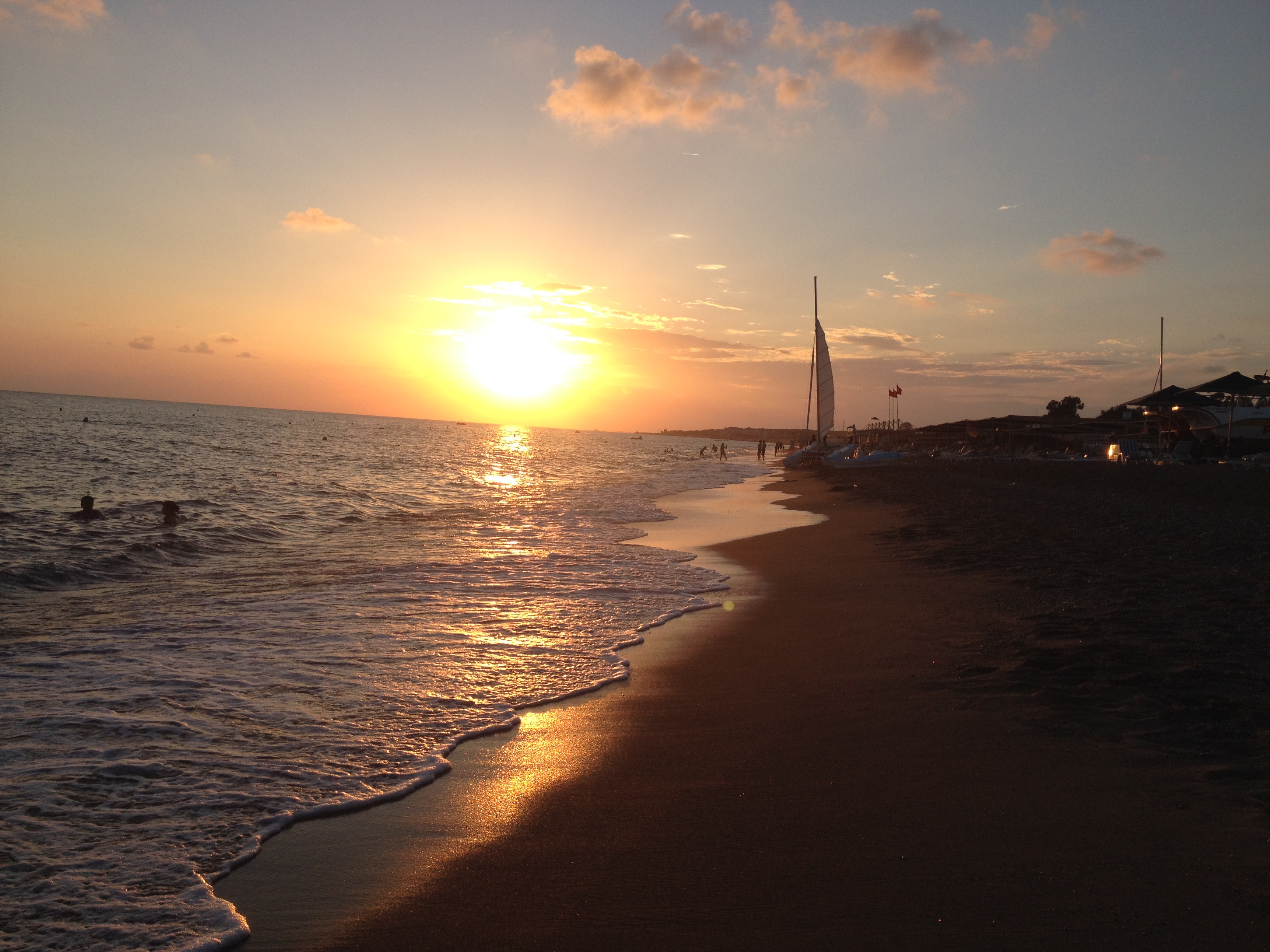 Sunset going down by the beach