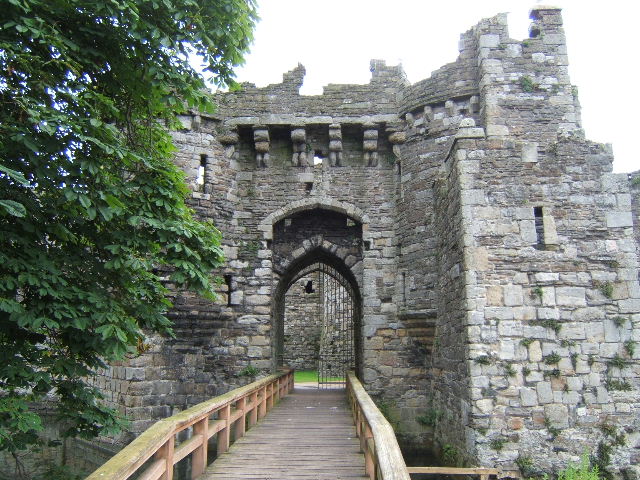 Beaumaris castle - entrance