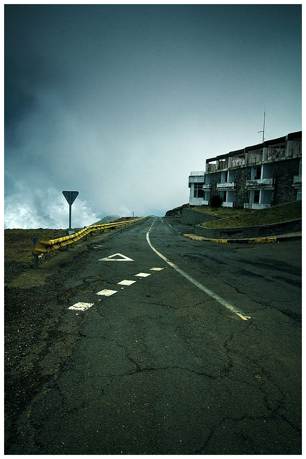 Road at Pico Do Arieiro