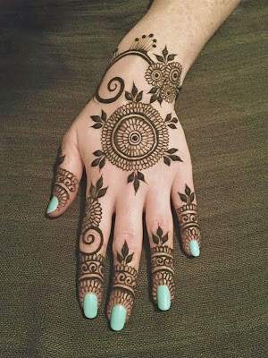 Simple-looking-round-shaped-mehndi-with-leaves