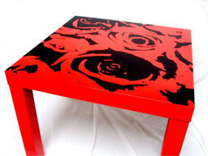 red petals - table