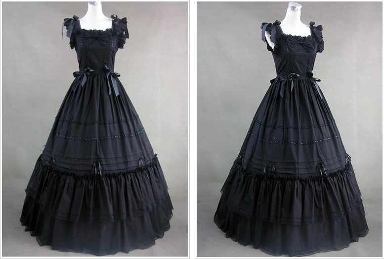 Long-black-square-necklinke-vitorian-dress