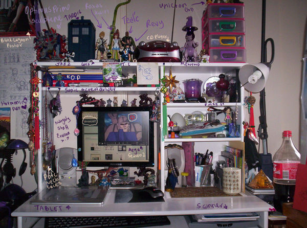 My Desk by SilverXenomorph on DeviantArt