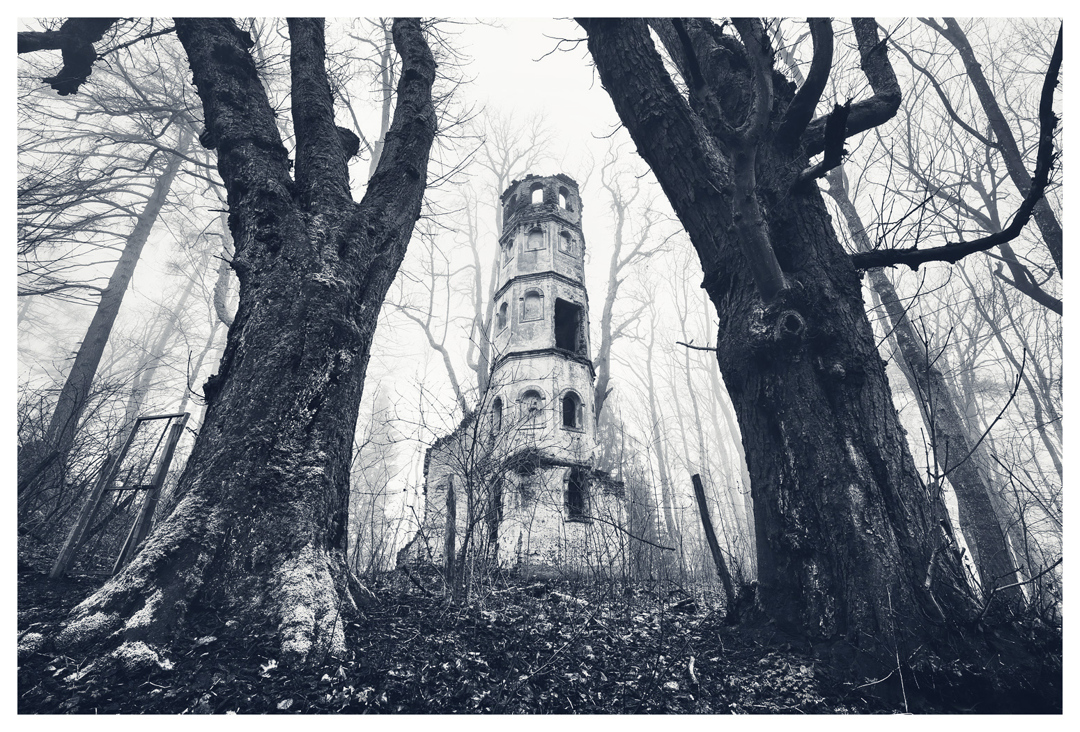 falling to pieces by SvenMueller