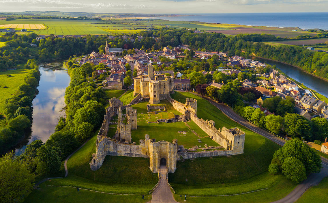 Warkworth Castle by newcastlemale