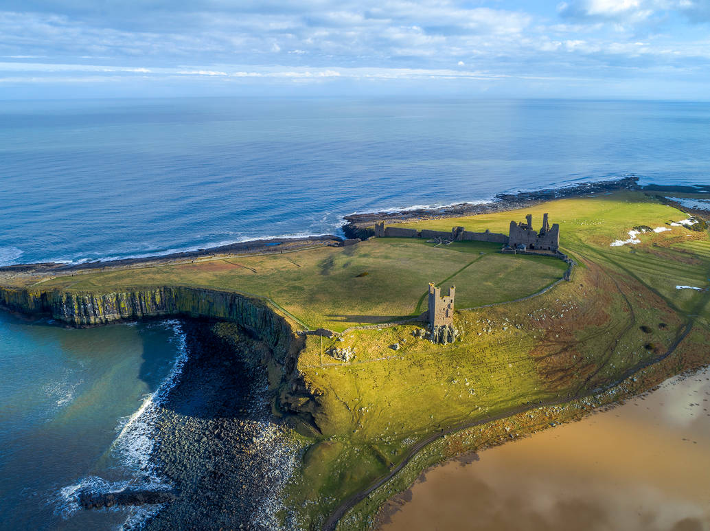 Dunstanburgh Castle by newcastlemale