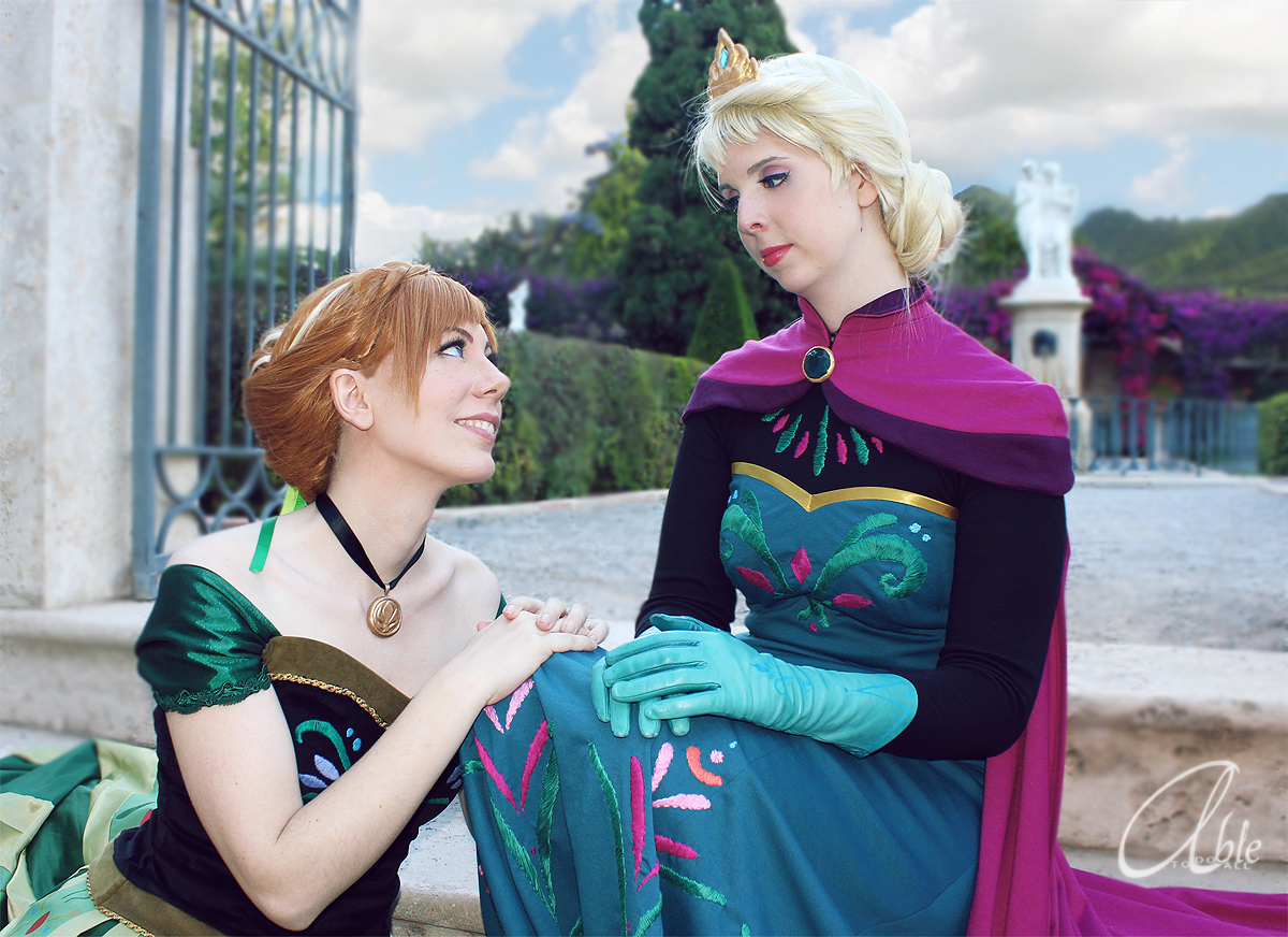 Cosplay: Love of sisters