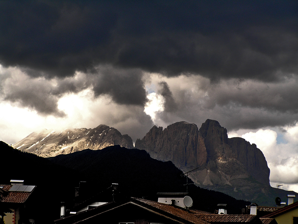 Threatening summer storm