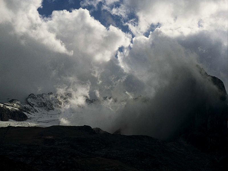 Between sky and earth by edelweiss26 on DeviantArt