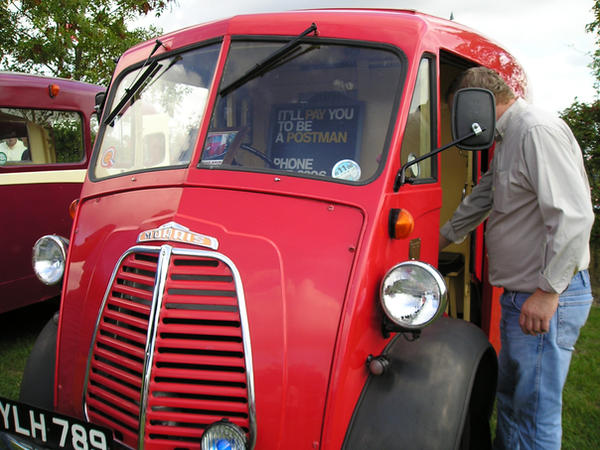 Postman Van Modified big red postman van by Aloneisfree-chan on DeviantArt