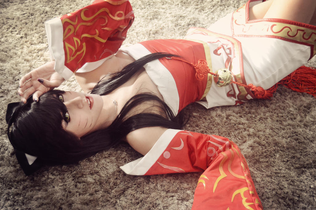 Ahri (League of Legends) Cosplay