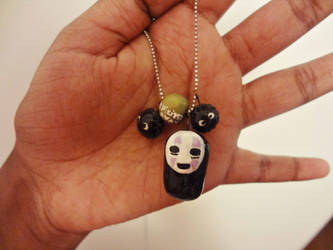 No face necklace