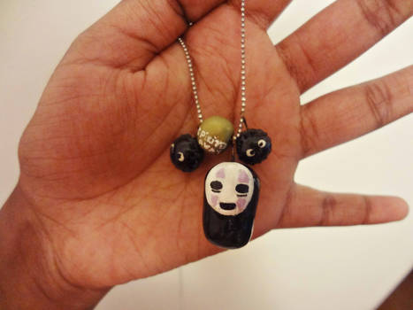 No face necklace