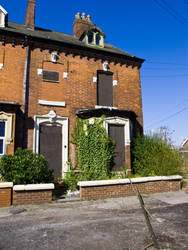 Boarded up house by Spinneyhead